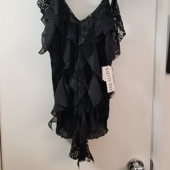 Mix media woven top with  and lace and back sheer pleating - Picture 2 of 10